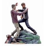 Statuette The Walking Dead Rick Grimes vs. Zombie 20 cm